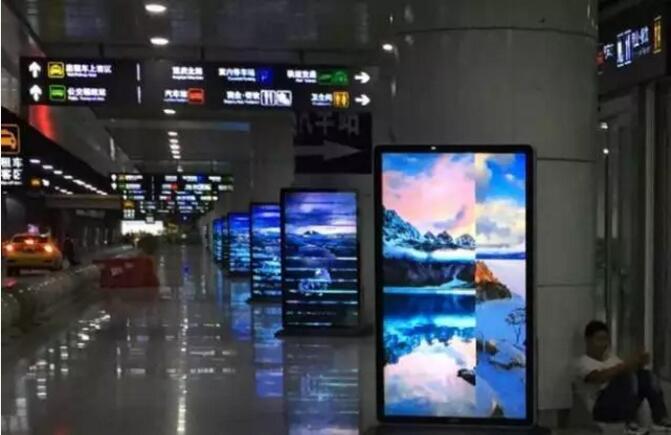 優(yōu)色廣告機(jī)亮相重慶北站，向國慶獻(xiàn)禮！